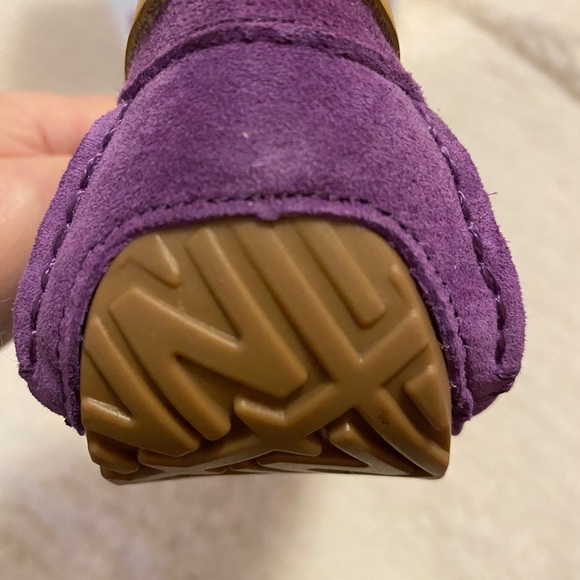 NUKNUUK Ladies Sheepskin and Leather. Size 7. Brand new in box. - Picture 4 of 5